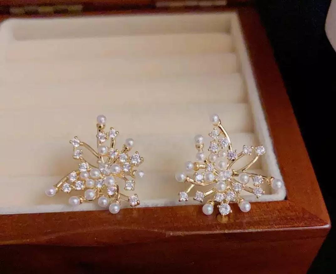IKEAPK Luxury Pearl & Crystal Flower Earrings