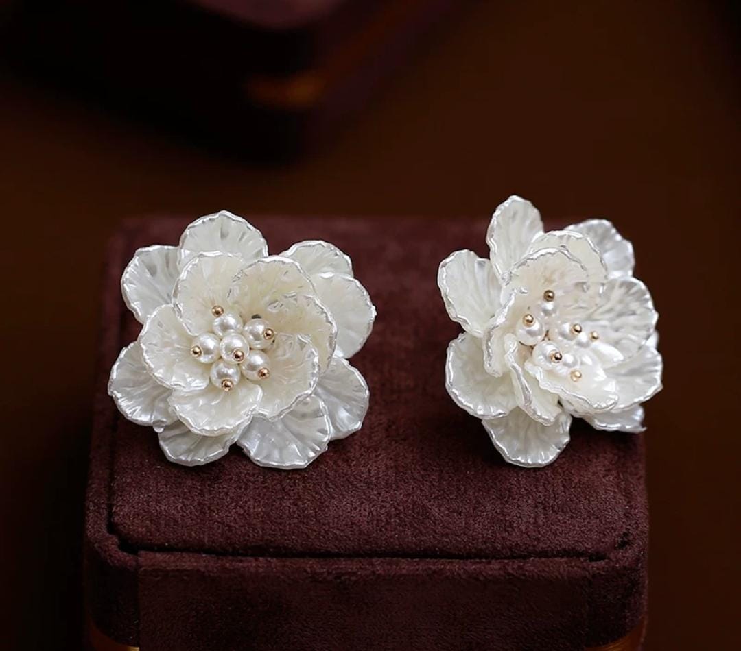 IKEAPK White Pearl Flower Earrings