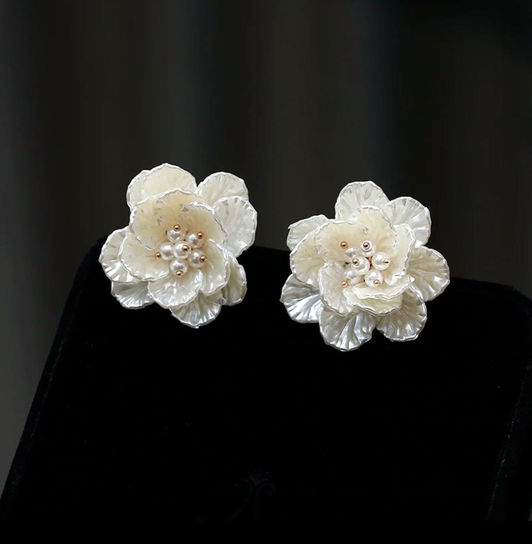IKEAPK White Pearl Flower Earrings